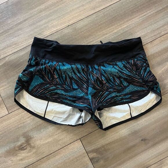 Lululemon Black Pattern Athletic Workout Shorts Women 6 - Picture 1 of 5
